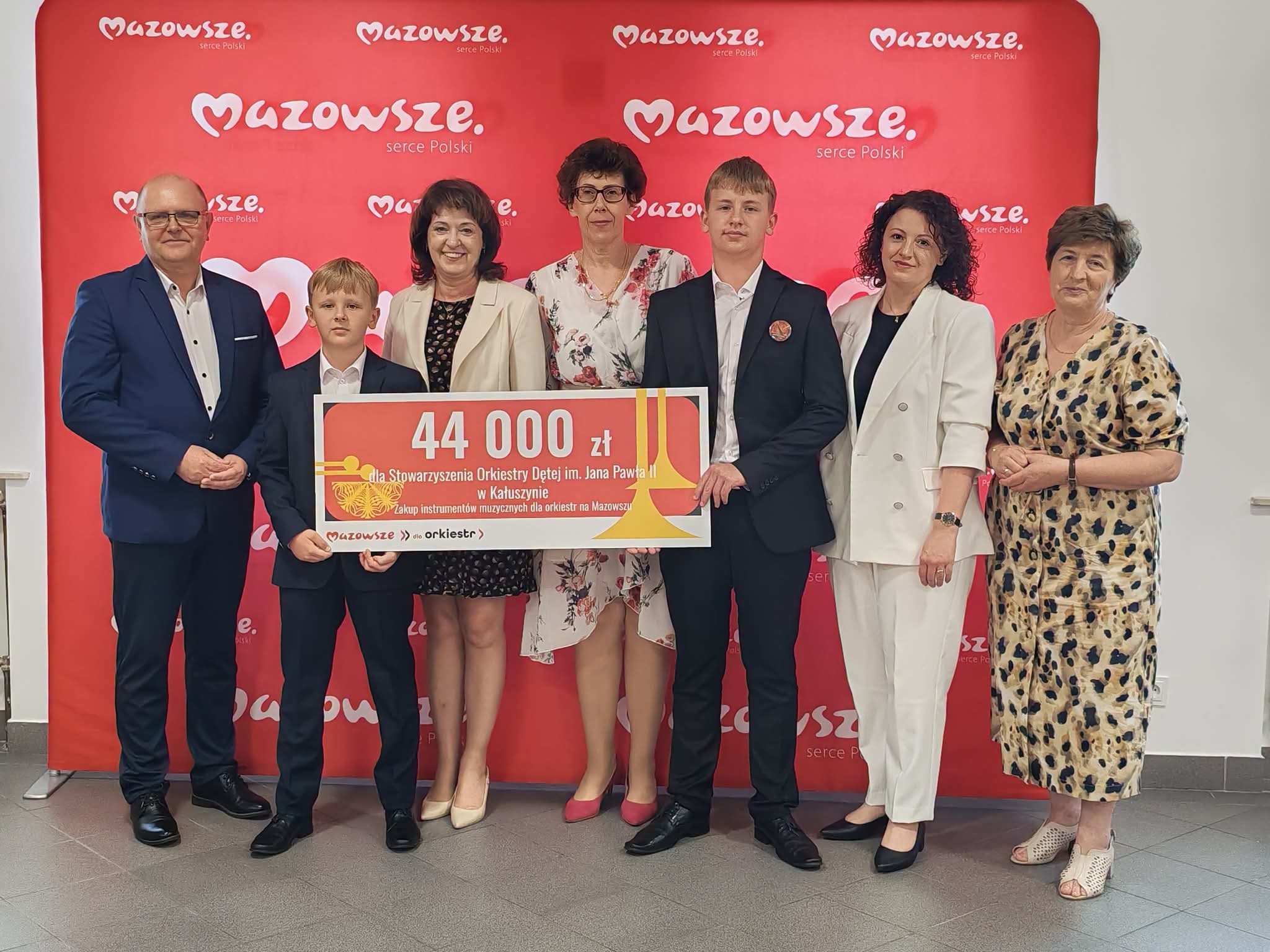 Wręczenie symbolicznego czeku dla Orkiestry Kałuszyn